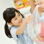 ExxonMobil Chemical Grocery bags with Mother and child